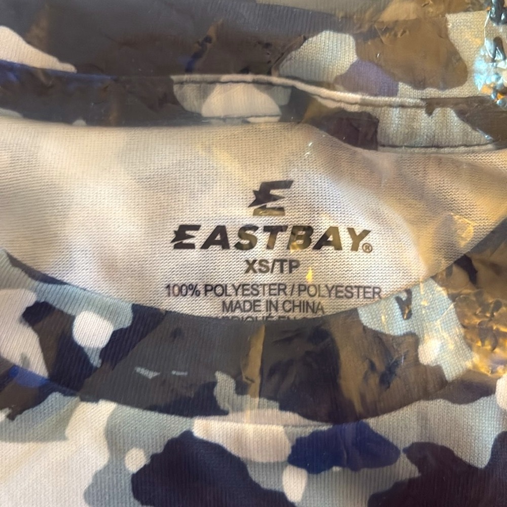 Lot of 2x NWT [Eastbay] Gymtech Performance Tees Blue Camo & Red Camo Men’s XS - Picture 8 of 9